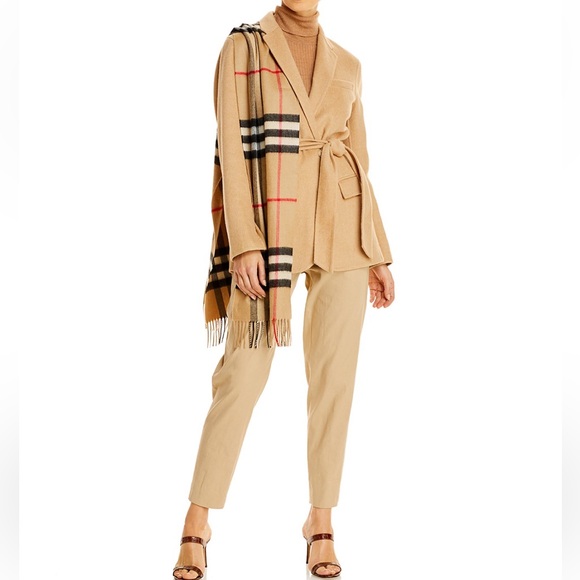 Burberry 🎉host pickx2🎉NWT Authentic Signature Check Cashmere Scarf - Picture 2 of 10